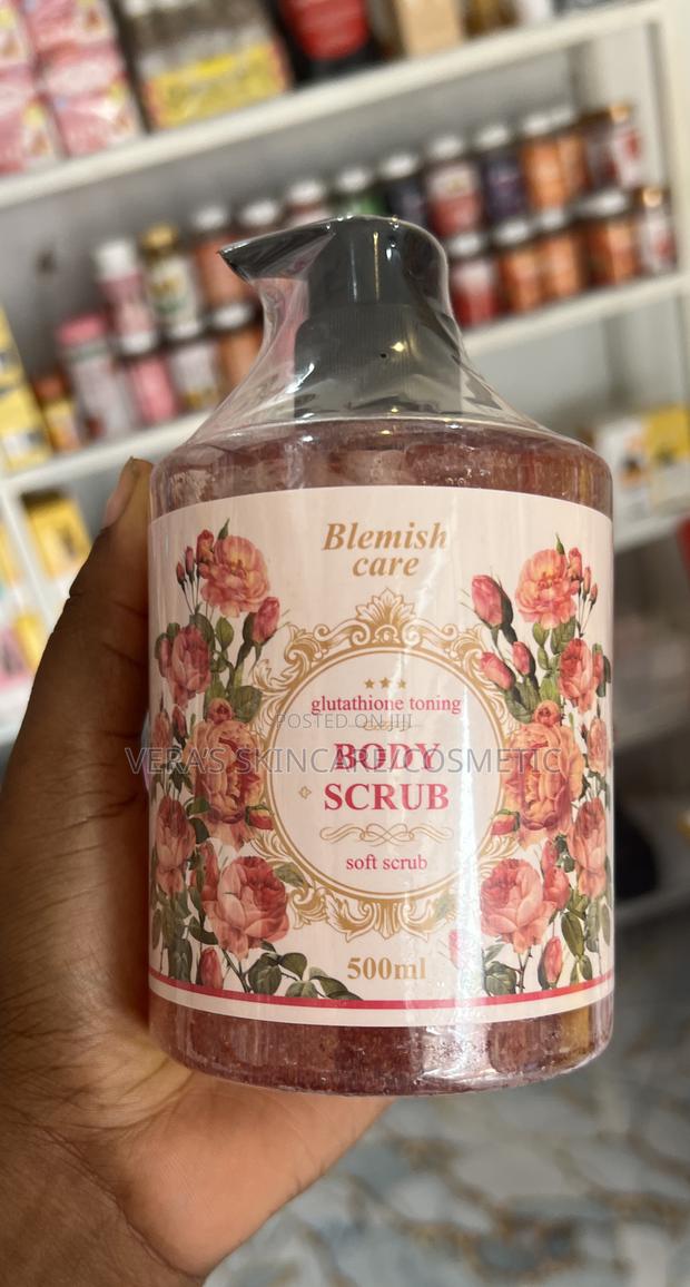 Blemish Care Glutathione Body Scrub · Photo 1