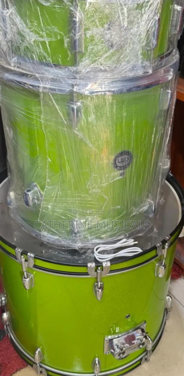 Lud 5- Sets Drums With Two Cymbals · Photo 1