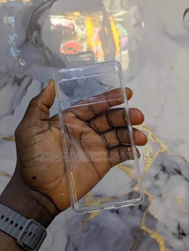 Google Pixel 7 Pro Gear 4 Crystal Clear Case · Photo 2