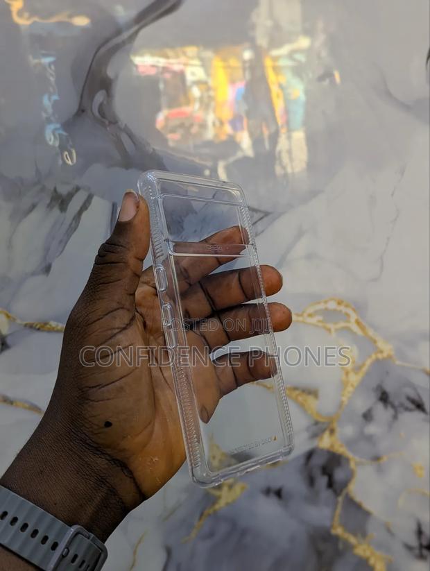 Google Pixel 7 Pro Gear 4 Crystal Clear Case · Photo 3