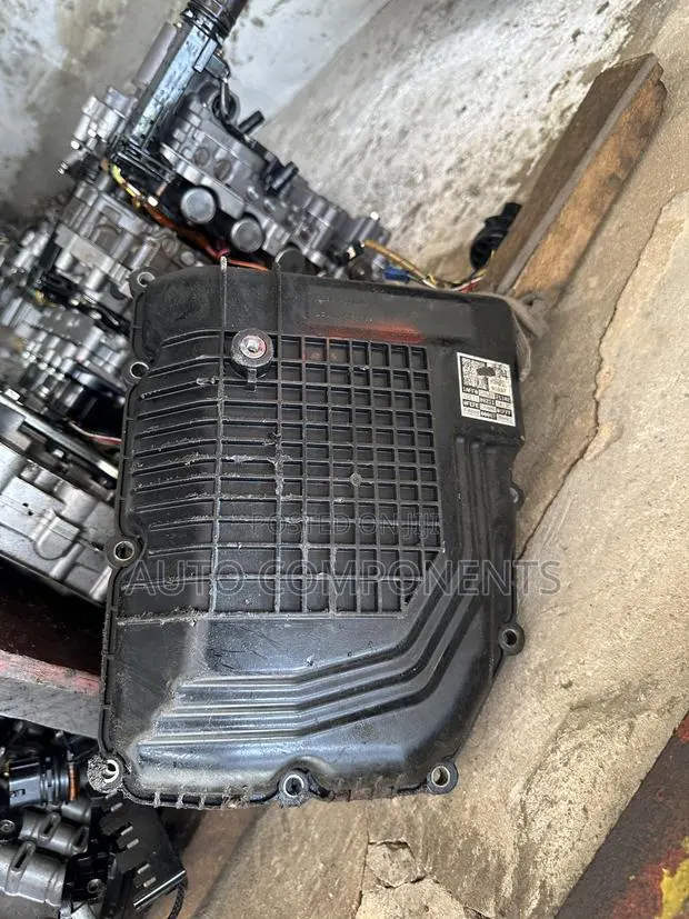 Toyota Highlander Gearbox (Transmission) Oil Sump / Pan - 30pins · Photo 1