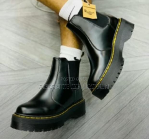 Dr Martens Leather Chelsea Boot Black · Photo 4