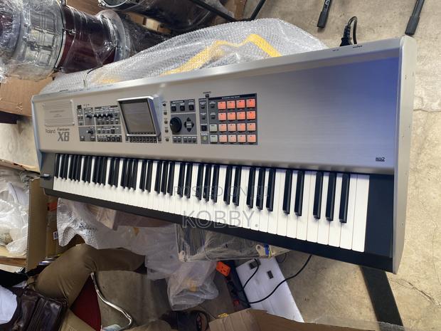 Roland Fantom X8 · Photo 2