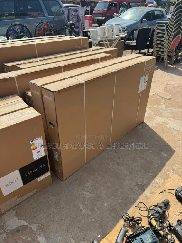 Samsung 65" Smart Hdr10 Powered by Tizen. Crystal Uhd 65u8000f · Photo 1