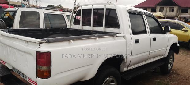 Toyota Hilux 1988 White · Photo 7