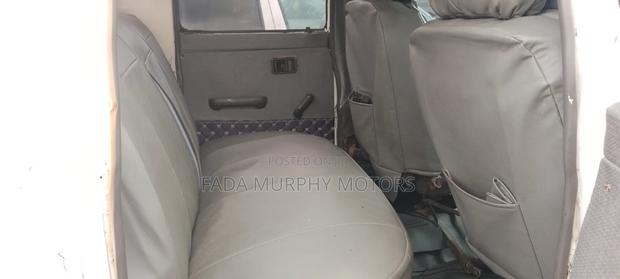 Toyota Hilux 1988 White · Photo 8