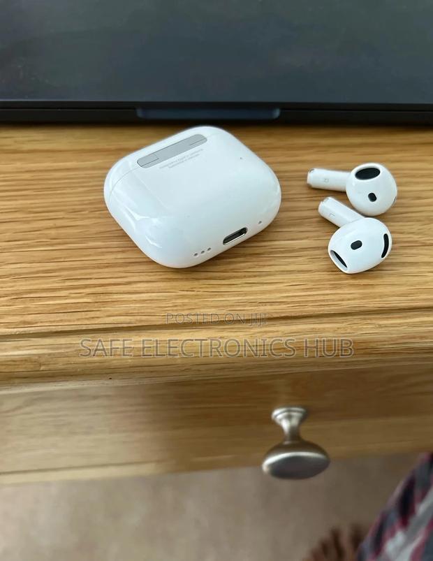 Airpods 4th Generation · Photo 3