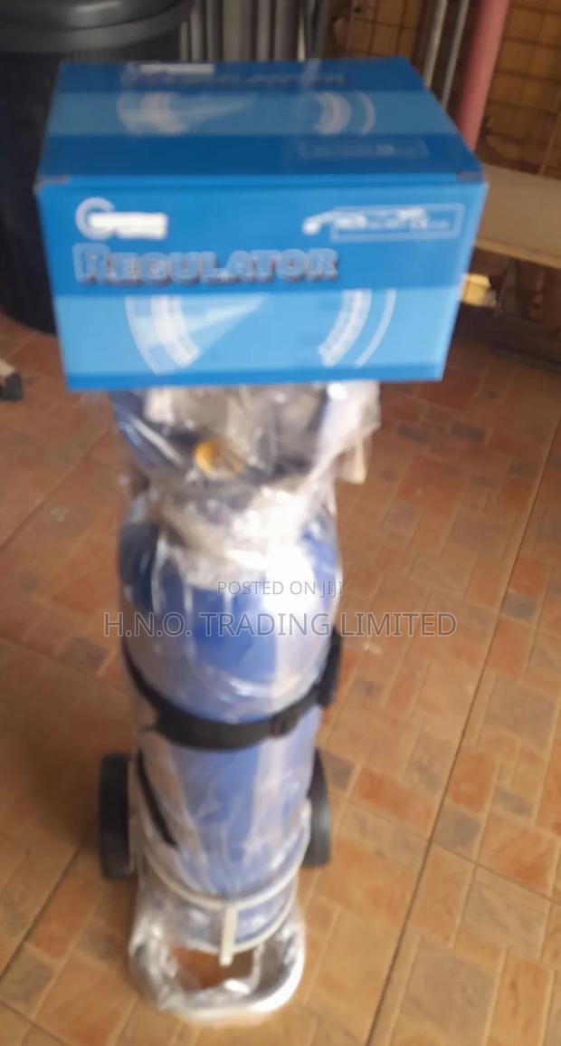 10liyres Oxygen Cylinder,Flowmeter and Trolley(Complete) · Photo 1