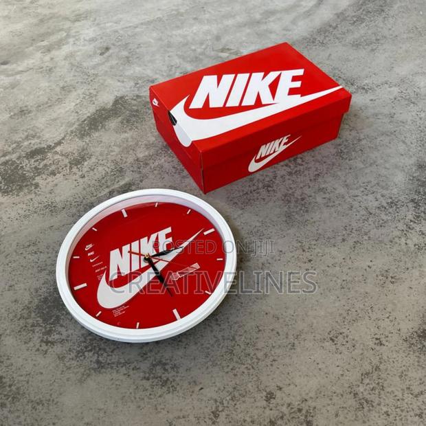 Reddish Branded Clock · Photo 2