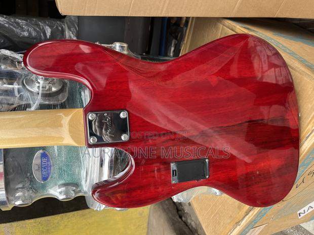 Fender Active Bass Guitar · Photo 3