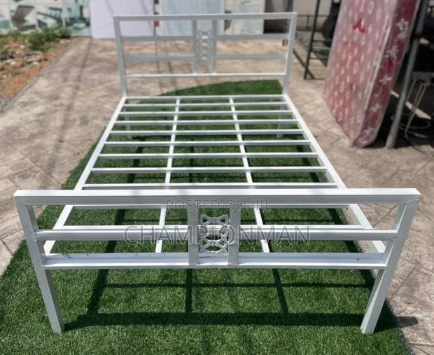 Double Metal Bed · Photo 3