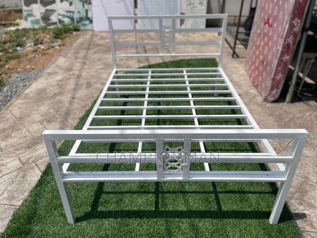 Double Metal Bed · Photo 6