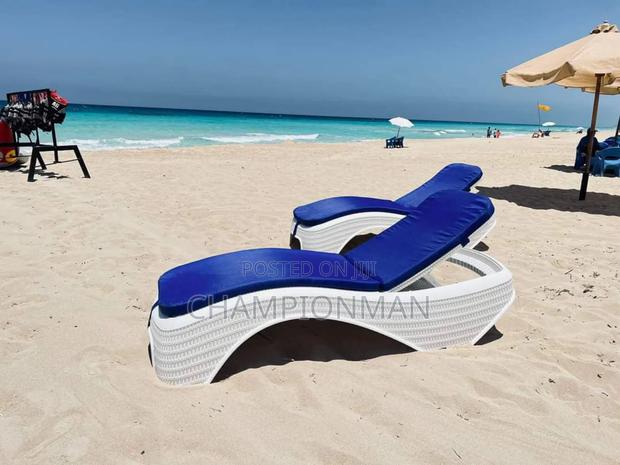 Pool Side Bed · Photo 1