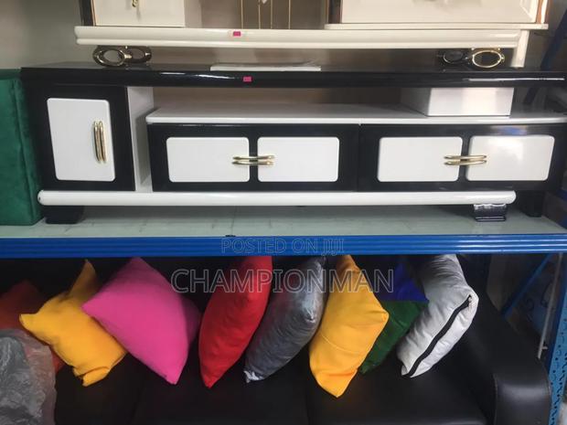 Executive Tv Stand · Photo 1