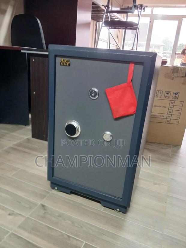 Metal Safe · Photo 1