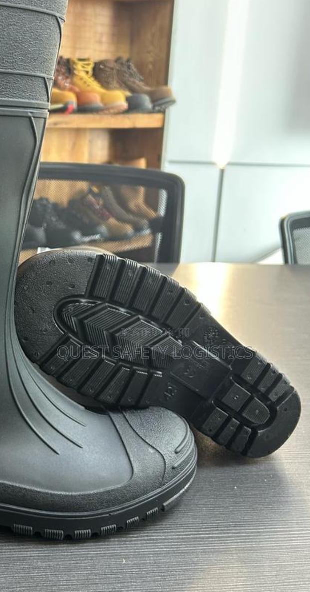 Steel Toe Wellingtoon Boot · Photo 2