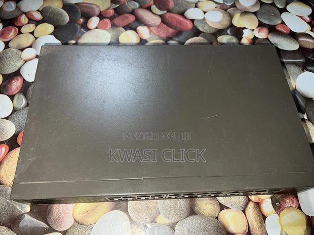 Tenda 24 Port Switch · Photo 2