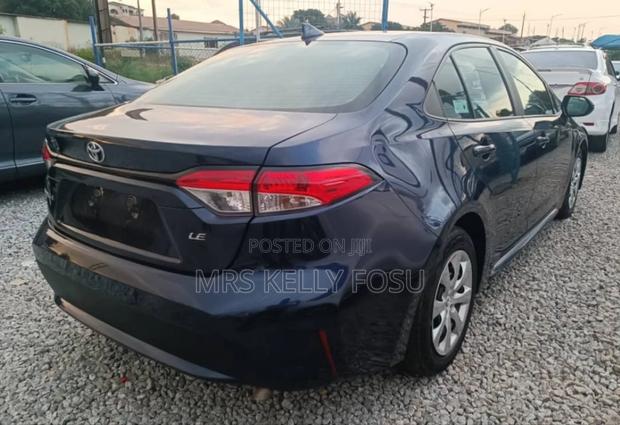 Toyota Corolla LE 2021 Gray · Photo 3