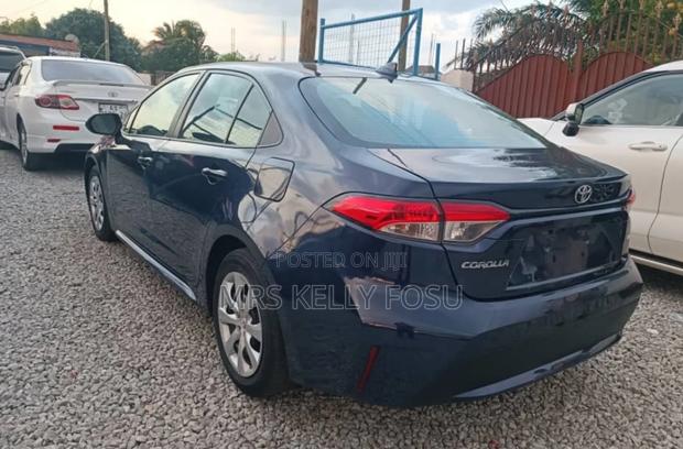 Toyota Corolla LE 2021 Gray · Photo 4