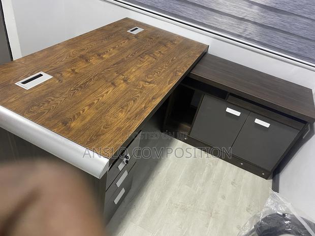 Latest L-Shape Office Table · Photo 3