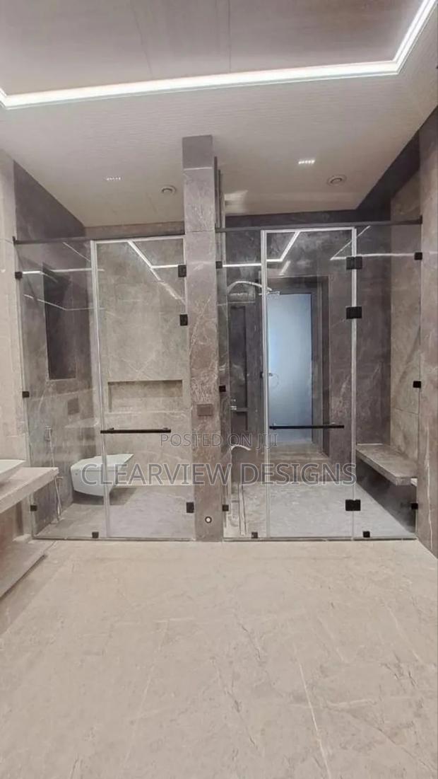 Durable Glass Shower Cubicle · Photo 1