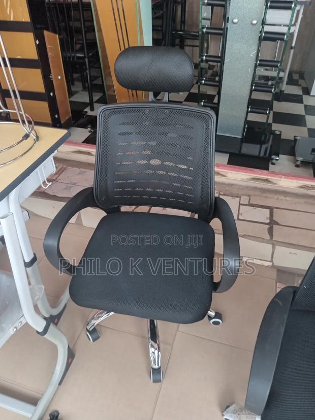 Rotatable Office Chair With Head Rest · Photo 1