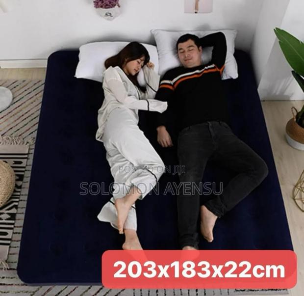 Portable And Comfortable Air Bed With Pump · Photo 1