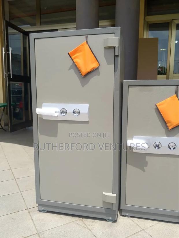 Heavy Fireproof Money Safe, 126 Cm · Photo 1