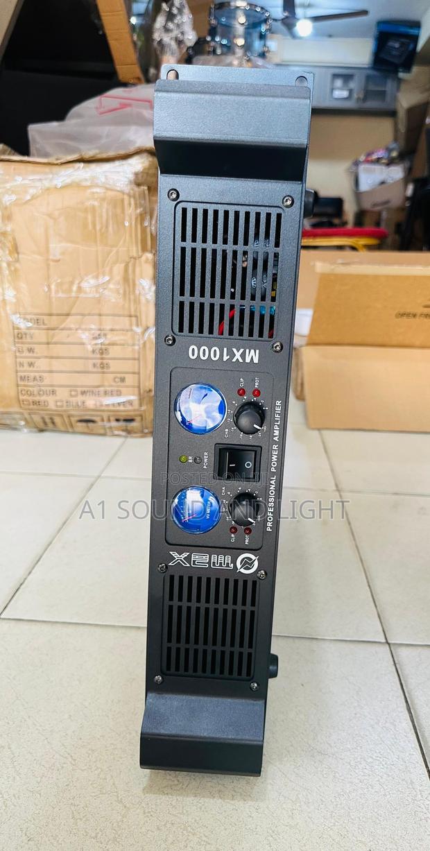 Max [Mx1000] 2-Channels Power Amplifier · Photo 1