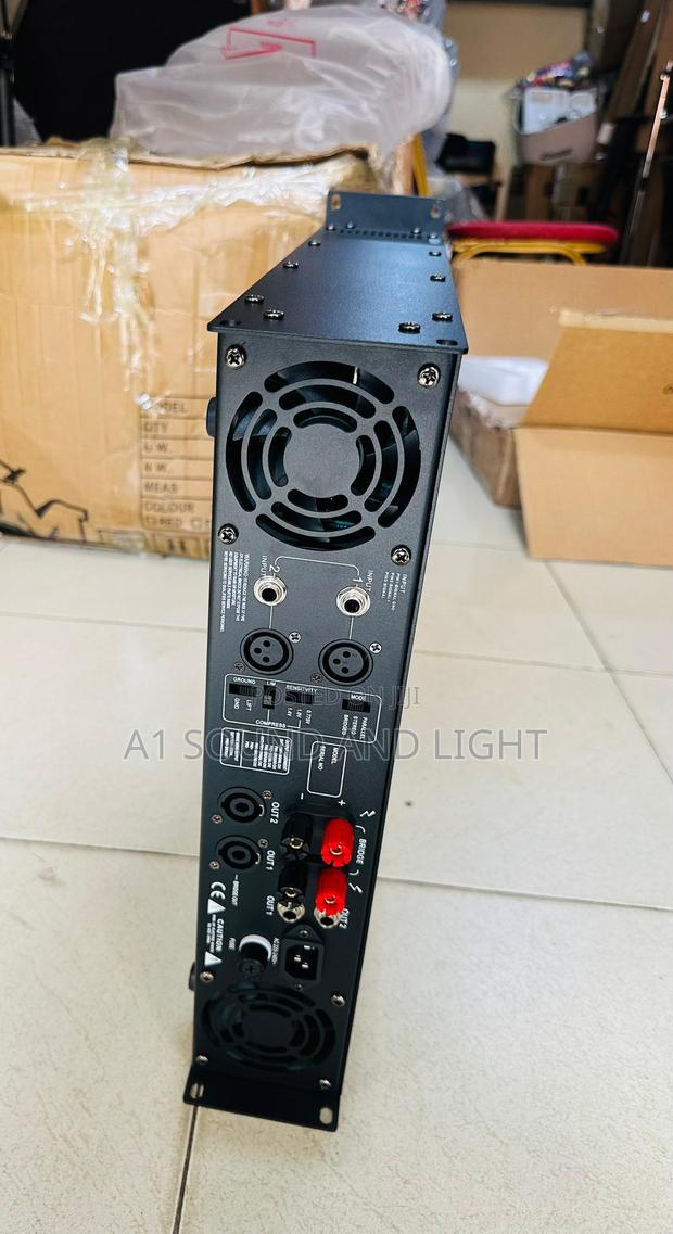 Max [Mx1000] 2-Channels Power Amplifier · Photo 2