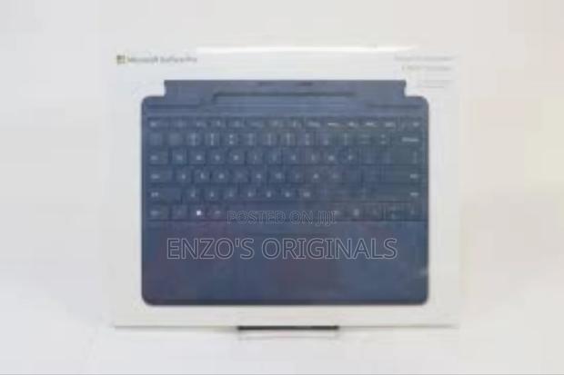 Surface Pro 9 & 11 Keyboard Signature Edition Alcantara New · Photo 1