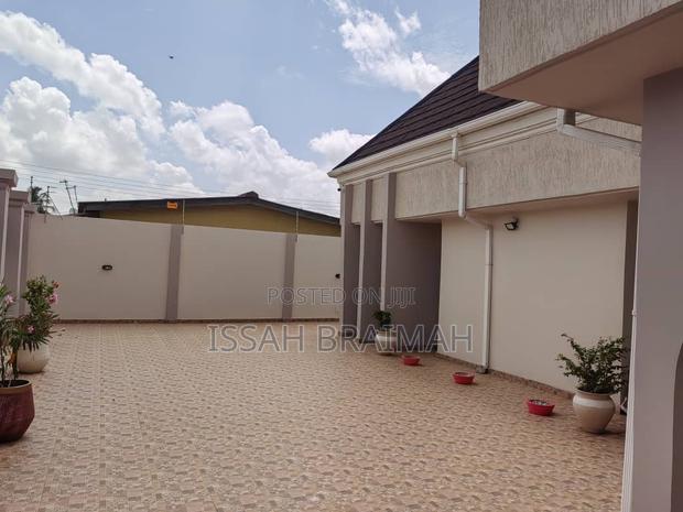Furnished 4bdrm House in Ashaiman Municipal for rent · Photo 4