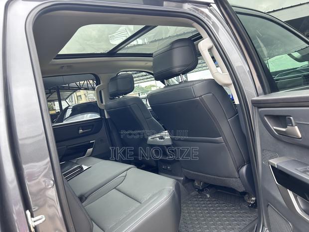 Toyota Tundra 2024 Gray · Photo 3