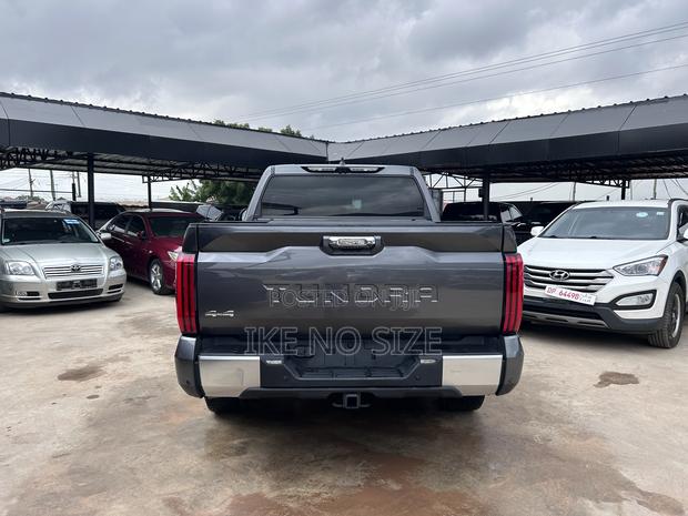 Toyota Tundra 2024 Gray · Photo 5