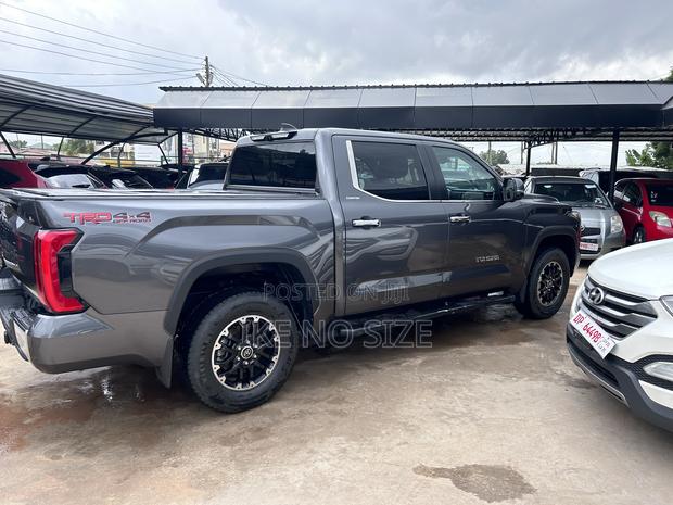 Toyota Tundra 2024 Gray · Photo 4