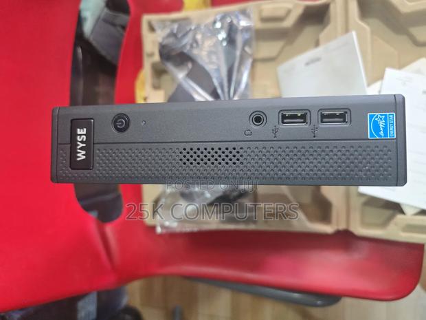 New Desktop Computer Dell 4GB AMD SSD 32GB · Photo 1