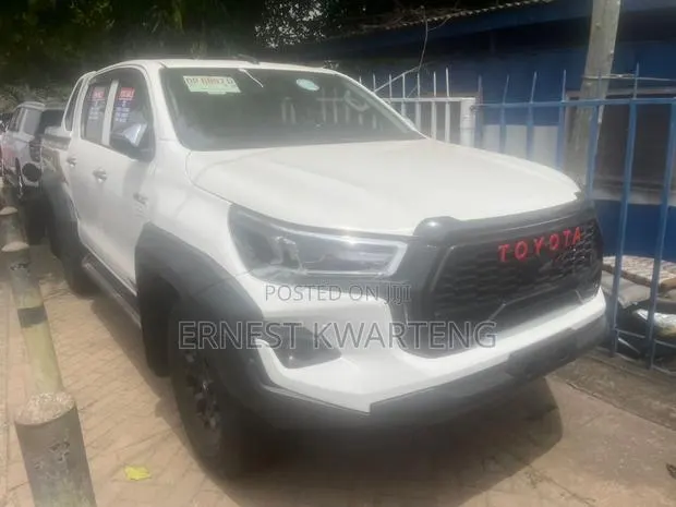 Toyota Hilux Revo Double Cab Petrol 2.7 AWD 2021 White · Photo 1