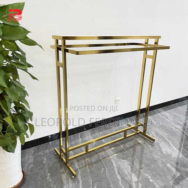 Golden Clothing Rack · Photo 1