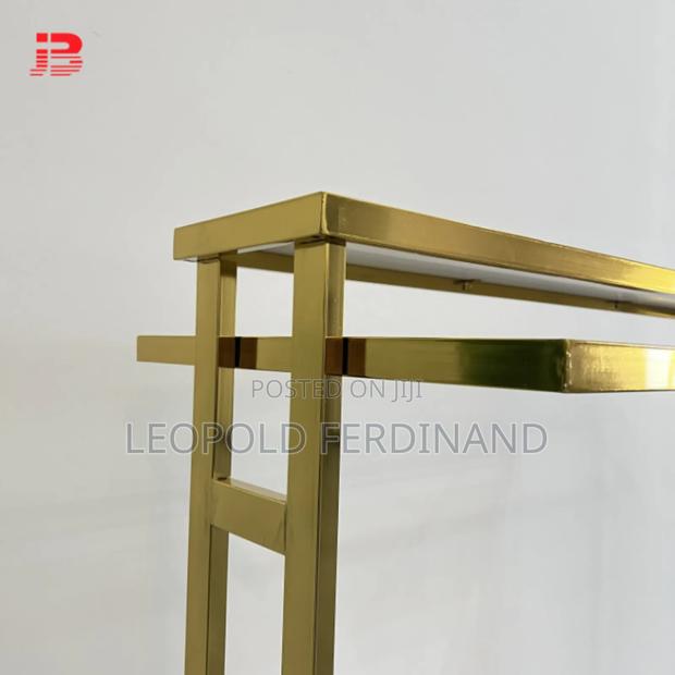 Golden Clothing Rack · Photo 4