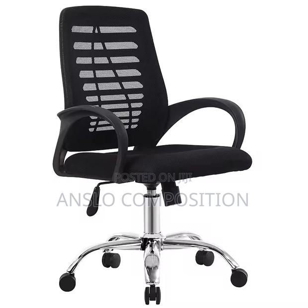 Secretariat Swivel Office Chair · Photo 1