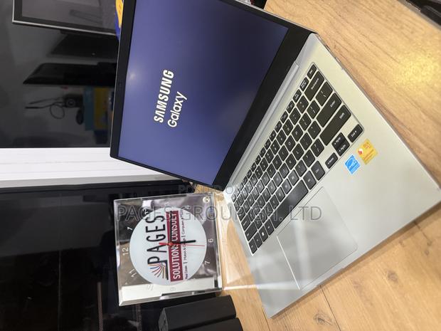 Laptop Samsung 8GB Qualcomm Snapdragon X Elite SSD 256GB · Photo 1