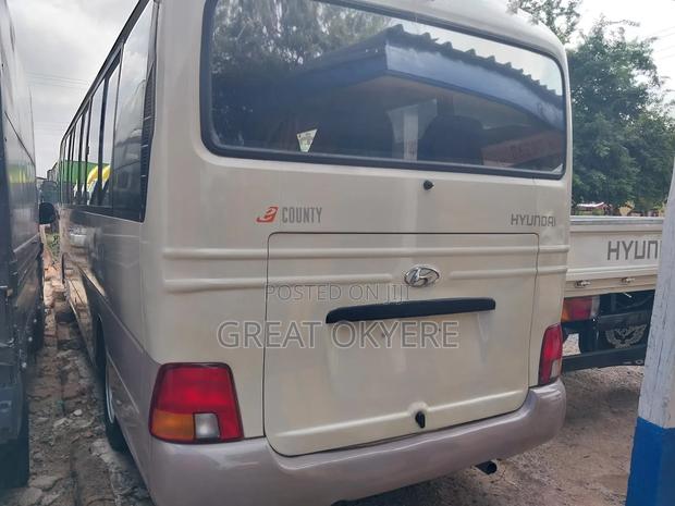 Hyundai County 2012 Beige · Photo 5