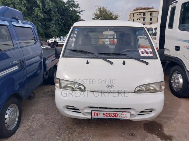 Hyundai H-100 2003 White · Photo 1