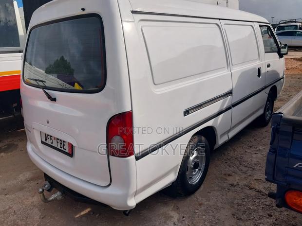 Hyundai H-100 2003 White · Photo 3