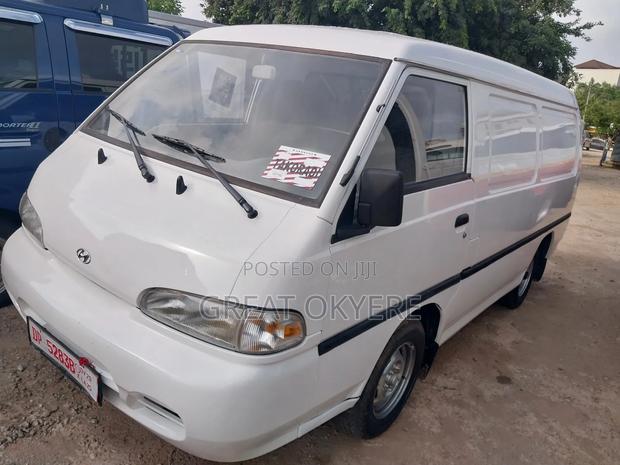 Hyundai H-100 2003 White · Photo 4