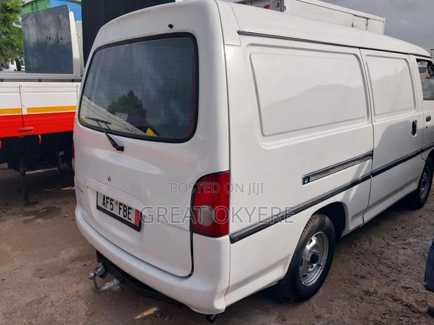 Hyundai H-100 2003 White · Photo 5
