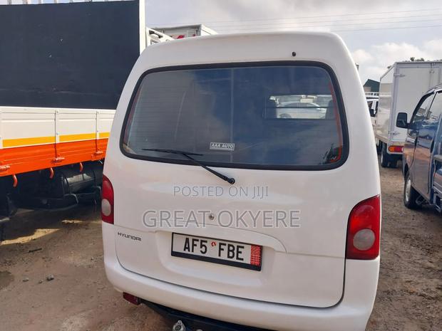 Hyundai H-100 2003 White · Photo 6