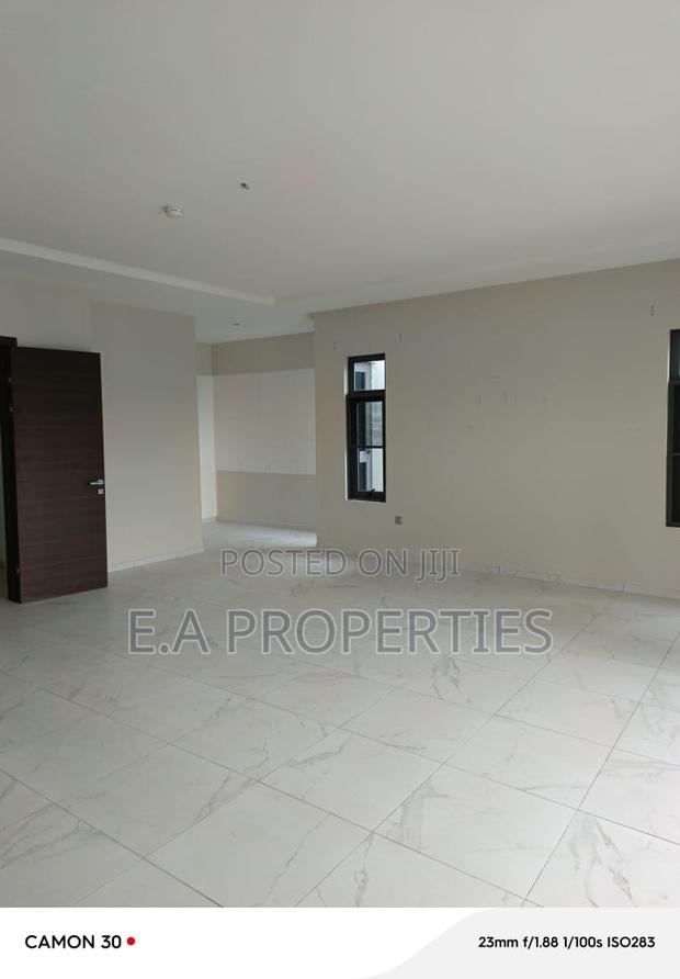 7bdrm House in E A Properties, Bawaleshie for rent · Photo 2