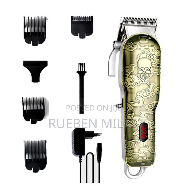 Professional Barbering Machine With Fine Cutting Blade · Photo 1