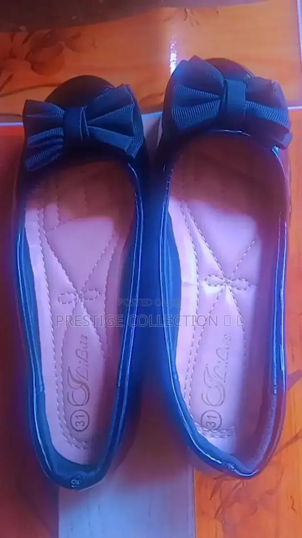 Young Girls Half Shoes · Photo 1